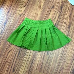 Green skirt from Forever 21. Never worn, perfect condition